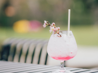 【3/18-4/20】季節限定 ORIENTAL AFTERNOON TEA　“ストロベリー”アフタヌーンティースタンド＋桜スカッシュ＋ノンアルコールフリードリンク