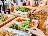 Book your holiday lunch here! Choose your main dish, drink bar, and unlimited salad buffet set with bread, curry, etc.