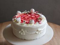 "(12cm) Cherry Blossom and Strawberry Shortcake"