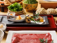 Japanischer Shabu-Shabu Kaiseki-Kurs mit schwarzem Rindfleisch