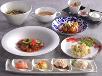 <HORAKU / Lunch> 8-course meal including stir-fried beef, mapo tofu, 3 desserts, coffee, etc., plus unlimited non-alcoholic Chinese tea cocktails.