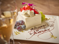 [Modern Oriental Anniversary Course] Toast with sake, anniversary cake and full dinner course (6 dishes)