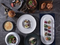 【尊享套餐】共12种口味 / 包含象征幸福的蓝色气泡“蓝月亮” / 坐拥120米高空壮丽景色，选用时令食材，尽享法式料理