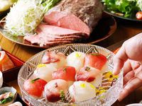 【女性も喜ぶ】ヘルシー自家製大麦牛ローストビーフに旬野菜天ぷら、手毬寿司も充実グルメプラン