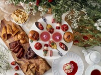【2月24日－4月30日限定】Afternoon Tea ”Strawberry＆Pistachio ”（あまおう苺＆ピスタチオ）+【Champagne飲み放題付】