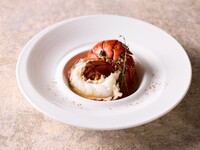 [Filet Mignon Course] Appetizer, lobster, black Wagyu filet, choice of dessert – 4 courses total