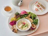 [Special Lunch with Dessert & Drink] Cherry Blossom and Spring Cabbage Clam Chowder & Deli Salad Plate