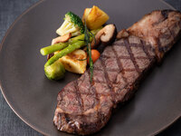 ≪Dinner Set≫Grilled Steak（Australian Beef Sirloin） with Steamed Vegetables - Choice of Japanese-Style or Western-Style Sauce