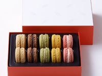 [TAKEOUT-PIERRE HERMÉ PARIS-Macarons] Assortment of 10 macaroons 4,050 yen