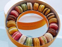【TAKEOUT-PIERRE HERMÉ PARIS-Macarons】 マカロン20個詰合わせイニシヤシヨン