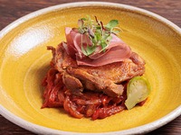 【5/1～5/29】ローズマリー薫る鶏もも肉のポワレ ピペラードソース 生ハムを飾って