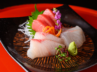Lunch only [Hana Kaiseki 13,200 yen] Gorgeous! Enjoy an authentic kaiseki meal made with an abundance of carefully selected seasonal ingredients ☆ Private rooms are also available