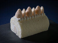 【1日/3本限定】白イチゴのホワイトロール