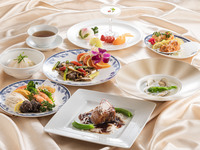 【主廚推薦套餐】共7道菜，包括海蜇開胃菜、國產牛裡肌炒時蔬菜等。