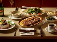 Từ ngày 1 tháng 3: Gói kỷ niệm: Bít tết T-bone, một đĩa gồm ba món khai vị và sáu món ăn khác. ◇ Đồ uống chúc mừng, bánh kem nguyên chiếc và đĩa lời nhắn