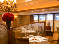 〔ランチ〕5/7～平日インターネット予約限定〈前菜・魚・肉・デザートの4品ランチ、食前酒付き〉