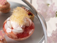 11時限定 / バンカーズバーでいちごとさくらのアフタヌーンティー / フリードリンク付