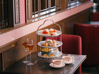  いちごとさくらのナイトアフタヌーンティー / フリードリンク付　