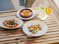 ランチコース　＊お席は室内テラステーブルをご用意致します＊