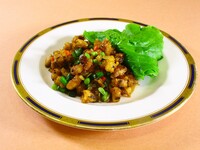 【春の四川名菜フェア】富嶽白鶏の芽菜炒めサンチュ添え