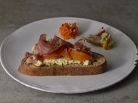 パルフェバンビ付きサンドイッチランチ〜生ハムと季節の柑橘のタルティーヌ〜【 ¥4,900円(税別) 】