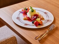 [March 29th Only, Part 2 15:30] "Strawberry Caravan x SARAS CAFE & BRASSERIE Yotsuboshi Sweets Festival" Yotsuboshi (Strawberry) Crepes [Includes Strawberry Picking Experience]