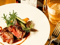 [TS] [Caldo Sazonal de Primavera] Prato especial com ingredientes luxuosos como caviar, cavala espanhola da estação, filé mignon, sobremesa de flor de cerejeira e duas bebidas.