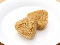 구운 주먹밥 2개