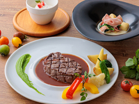 ハーフブッフェランチ 牛フィレ肉のステーキ 赤ワインソース　【WEB予約特典有】