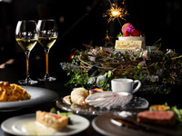 [Luxury Birthday Course] A luxurious double main course featuring carefully selected ingredients such as domestic Wagyu beef and luxurious appetizers, with a toast of sparkling wine and a flower wreath cake included.
