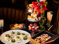 [Recommended for groups of women: A luxurious dessert platter plan with all-you-can-drink] Book-shaped hors d'oeuvres & a luxurious dessert platter stand, birthstone cocktails, and all-you-can-drink plan for groups of 4 or more.