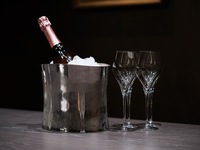 Limited Quantity: For groups of 6 or more, a bottle of Champagne (choice of BLANC or ROSÉ) is included. Reservations for the wagon a la carte menu are limited to groups of 6 or more.