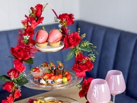 4/6～【推し色乾杯ドリンク&90分フリーフロー付】推し活アフタヌーンデザート［赤］