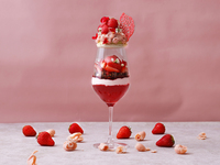 土日：「いちご＆ローズパフェ」フレッシュいちご付き