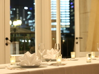 【個室★大切なお祝いを、プライベート空間で】大人気ナンバーケーキ付！スパークリングワインボトルとWメインを楽しむディナー 2名様～