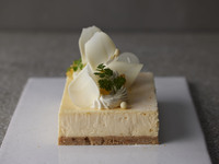 2層の半生チーズケーキ レモン 8名様分【 ¥6,400円(税別) 】