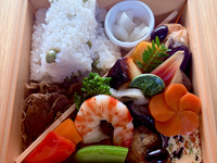 【お持ち帰り用】一人前折詰、一段（154mm×154mm）