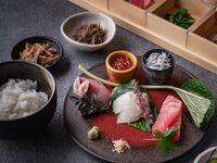 【11:30入店限定・乾杯酒付】月替わりテーマで創る旬の里山前菜や4種から選べるメインディッシュのコース（平日）