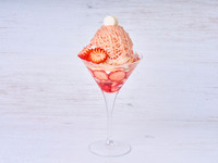 ＊平日【季節限定】いちごと桜のモンブランパフェ
