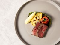 【土日祝：Signature Lunch】愛知牛ランプのメインなど春の贅沢ランチコース全6品＋乾杯酒(4/1～5/10)