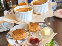 Chá da tarde em um restaurante de sushi