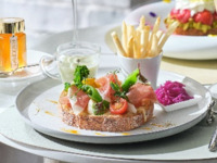 【サンド】HACCIはちみつ 生ハムと春野菜のライ麦ブレット（アカシア・ティー・フィズ付き！）