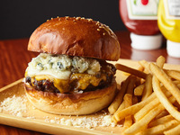 【褐毛和牛】クワトロチーズバーガー