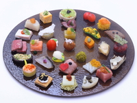 【ディナー / リナシメントコース】＊キャビアパスタ、甘鯛の松笠焼き、黒毛和牛フィレ炭火焼などを軸とした、贅沢なコース