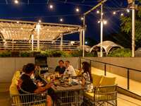 【夜のテラス席限定】ファミリーにもおすすめ！30分延長付きの「ソファーdeBBQプラン」