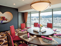 Private room available (weekends and holidays, for groups of 6 or more adults)