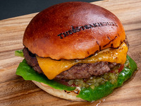 Advanced Purchase [The Steakhouse] Takeout The Steakhouse Burger 2,600 yen
