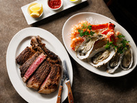 [Staff Recommendation] Enjoy the bounty of the sea with our Ocean Platter & 21-Day Aged Bone-in Sirloin Steak 800g (for even-numbered groups)