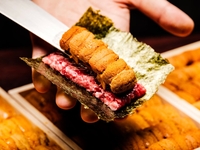 [Ebisu Ushimitsu Premium Course] This course includes all of our specialties, such as "Selected Wagyu Beef and Sea Urchin Yukhoe Dog," "Selected Wagyu Beef Fillet and Sirloin Clay Pot Rice," and "Ushimitsu Roast Beef ~Special Sauce~."