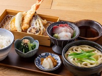 夏季限定いい乃じ御膳　3000円　乾杯ドリンク・食後のカフェ付き　旬の刺身や天ぷら、ミニうどん